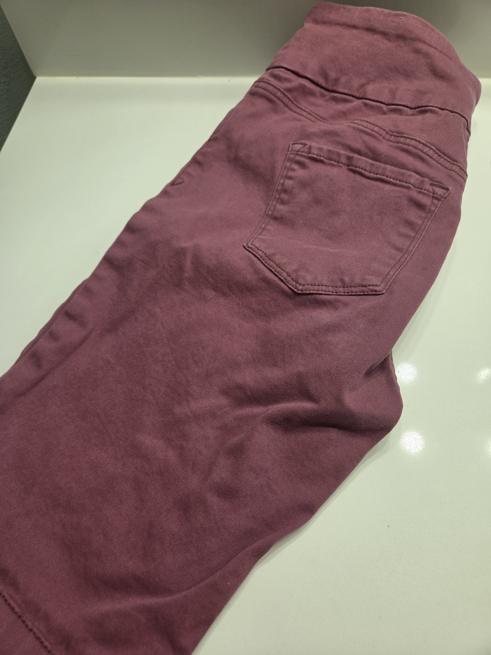 Gloria Vanderbilt Mauve All Around Slimming Effect Capris - Picture 2 of 4